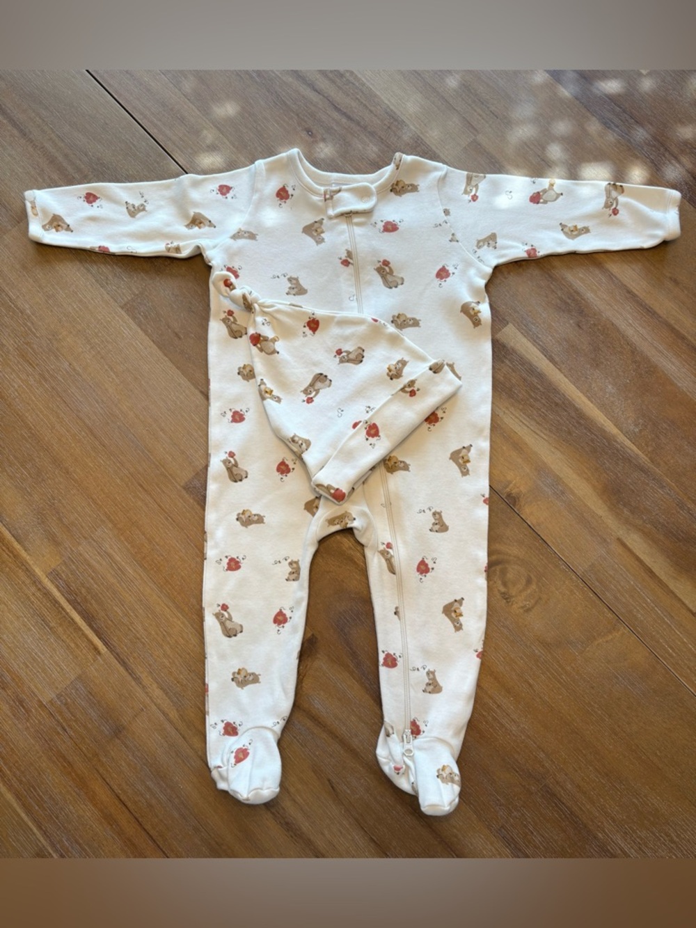 Nordstrom Cream Baby One-Piece Footed Pajamas and Hat with Honey Bear Print